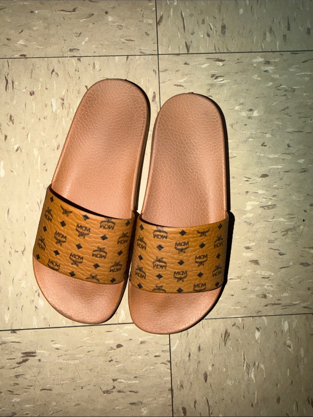 Slides (Sandals) -McM slides sz 10 fits more like sz 9 - Picture 6 of 6